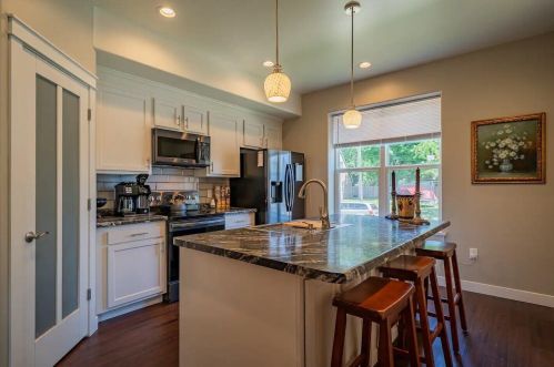 818 6th St, Manitowoc WI 54220-3358 exterior