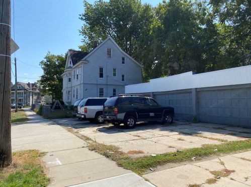 735 Belmont Ave, Springfield MA 01108-1637 exterior