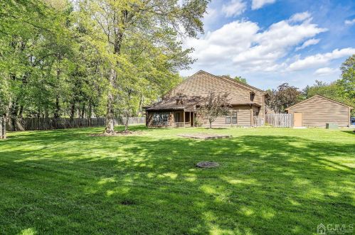 81 Laurel Holw Ct, Edison NJ 08820-1043 exterior