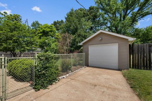 1540 Berry Rd, Saint Louis MO 63119-1241 exterior