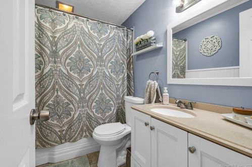 23 Arthur Ave, Enfield CT 06082-2502 exterior