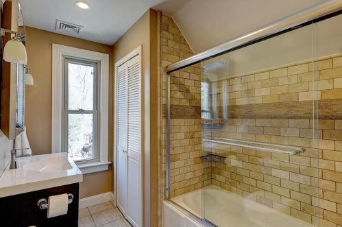 61 Arlington Ave, Providence RI 02906-2443 exterior