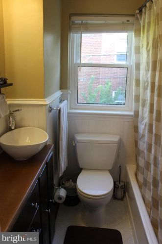 1735 Cameron St, Alexandria VA  22314-2706 exterior