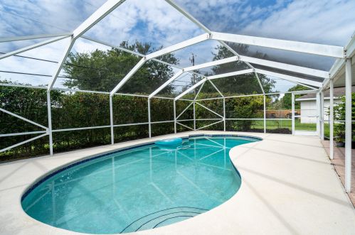 1326 Janette Ave, Fort Pierce FL 34953-1220 exterior