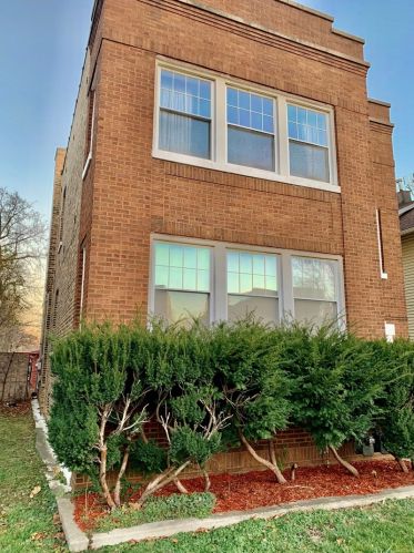 33 20th Ave, Broadview, IL 60153-1232