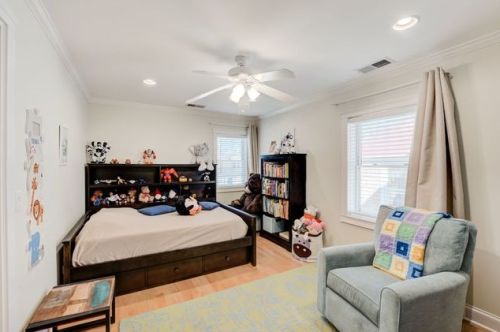 7765 Thorndale Ave, Chicago IL 60631-2351 exterior