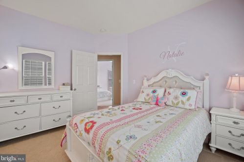 6802 Morning Brk Ter, Alexandria VA 22315-6117 exterior