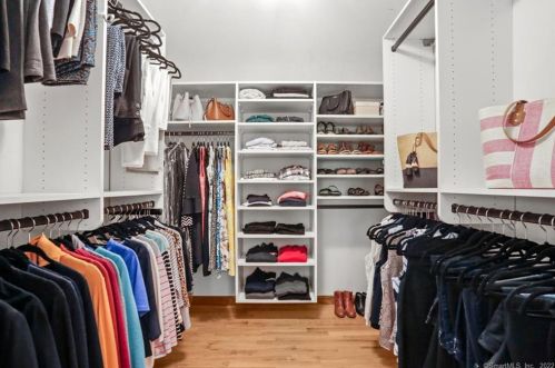 35 Dudley Rd, Wilton CT 06897-3508 exterior