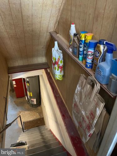 6131 Erdrick St, Philadelphia PA 19135-3516 exterior