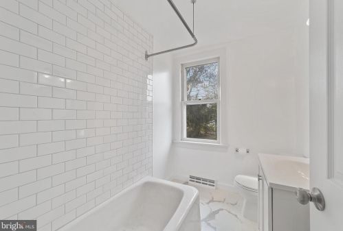 25 Regina Ave, Trenton NJ  08619-2201 exterior