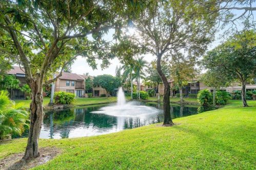 21092 Las Brisas Cir, Boca Raton FL  33433-4820 exterior