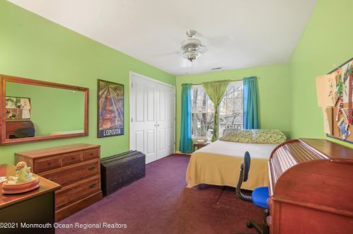 142 Beechwood Dr, Red Bank NJ 07702 exterior