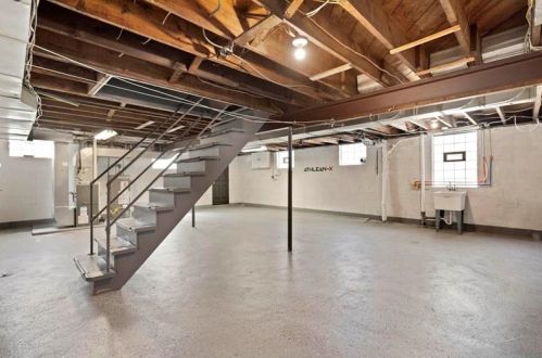 1253 Lakewood Ave, Pittsburgh PA 15229-1729 exterior