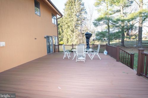 699 Longview Dr, Huntingdon Valley PA 19006-2219 exterior