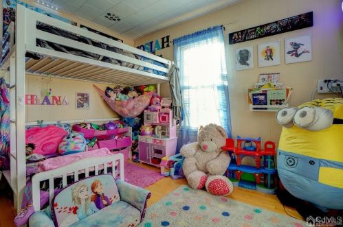 47 Fayette St, Edison NJ  08817-4317 exterior