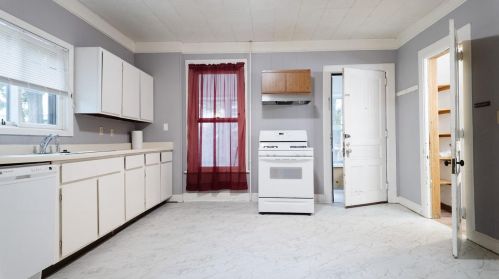 1915 University Ave, Madison WI 53726-3918 exterior