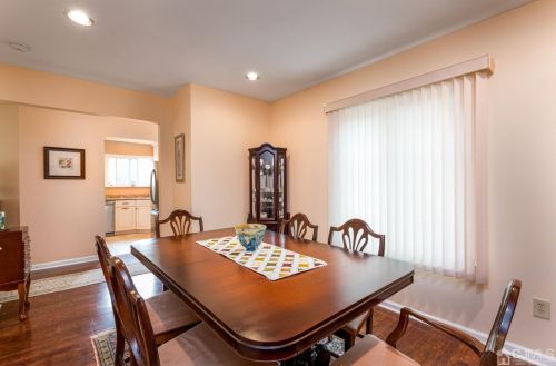 91 Gate House Ln, Edison NJ 08820-4001 exterior