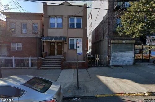 806 233rd St, Bronx, NY 10466-3236