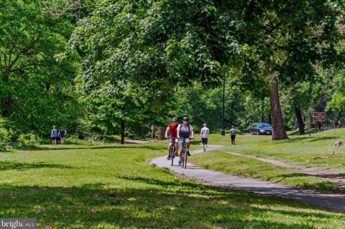 10260 Grosvenor Pl, Rockville MD 20852 exterior