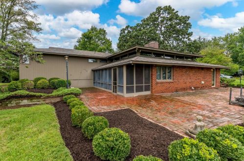 2 Sherwyn Ln, Saint Louis MO 63141-7821 exterior