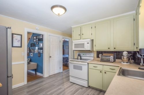 2 Ontario St, Worcester MA 01606-1873 exterior