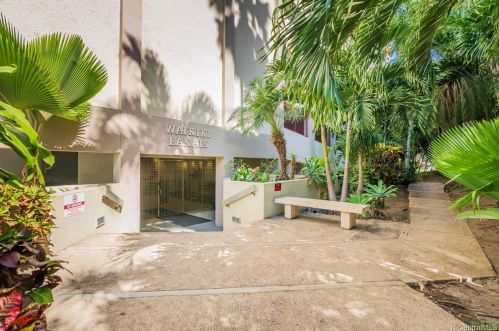 2452 Tusitala St, Honolulu HI 96815-3154 exterior