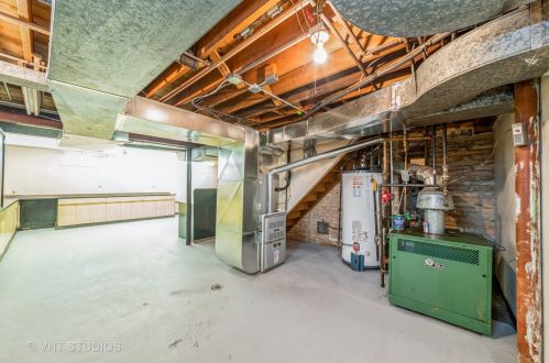 7542 Ainslie St, Chicago IL 60630-2302 exterior