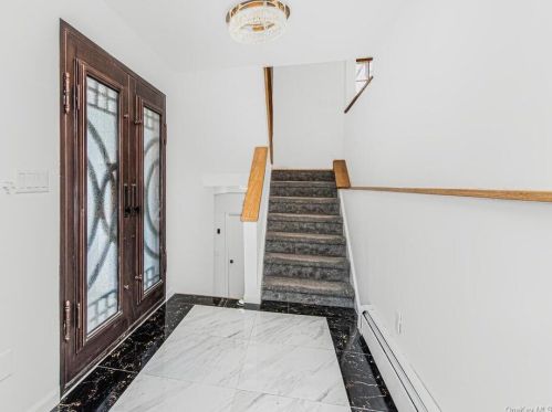 31 Byram Hill Rd, Armonk NY  10504-1505 exterior