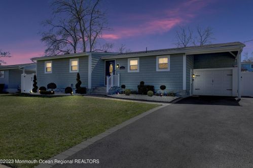 7 Bucknell Dr, Hazlet, NJ 07730-2303