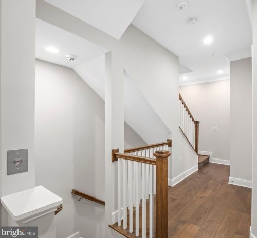 10346 Grosvenor Pl, Rockville MD 20852 exterior