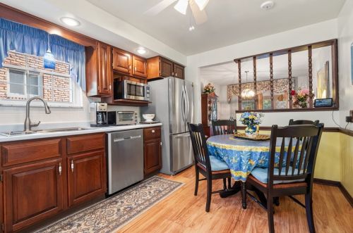 681 Carnival Dr, Pittsburgh PA 15239-2628 exterior