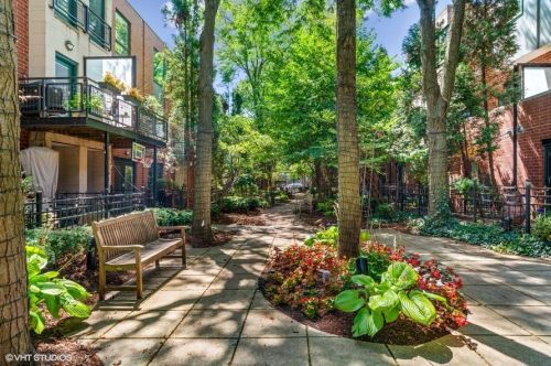 1724 54th St, Chicago, IL 60615-5796