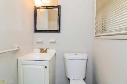 5240 Longmeadow Ln, Atlanta GA  30349-3124 exterior