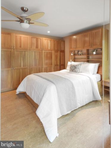 16 Arlive Ct, Rockville MD 20854-2978 exterior