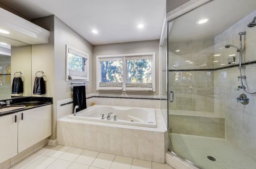 322 Kenmore Ave, Elmhurst IL 60126-3518 exterior