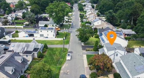 47 22 St, Huntington Station NY 11746-3240 exterior