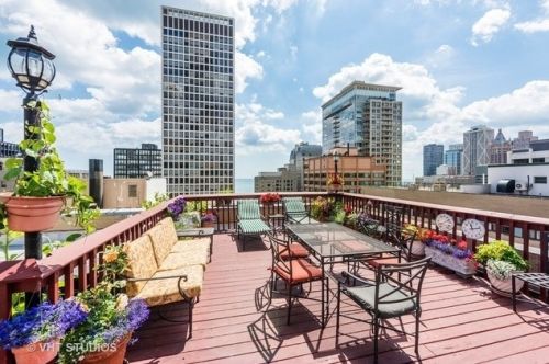 222 Chestnut St, Chicago IL 60611-3112 exterior