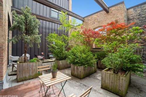 2303 Michigan Ave, Chicago IL  60616-2300 exterior