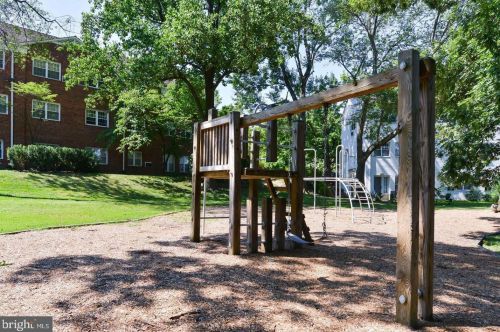 1418 Martha Custis Dr, Alexandria VA 22302-2028 exterior