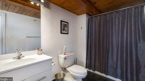 1027 Arch St, Philadelphia PA  19107-2317 exterior