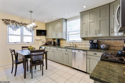 27 New England Rd, Maplewood NJ 07040-1057 exterior