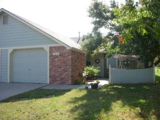 917 Alma Dr, Lawrence KS  66049-3632 exterior