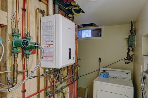 172 Pond St, Woonsocket RI  02895-2007 exterior