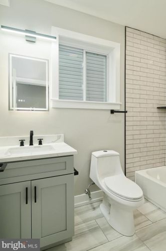 1800 5th St, Philadelphia PA  19148-1813 exterior