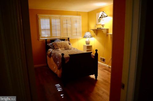 7641 Miller Fall Rd, Rockville MD 20855-1165 exterior