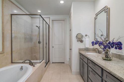 2111 Canton St, Dallas TX 75226-1621 exterior