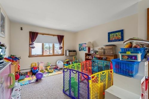 69 Silver Lake Ave, Newton MA 02458-1110 exterior