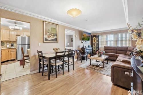 390 College Dr, Edison NJ  08817-5928 exterior