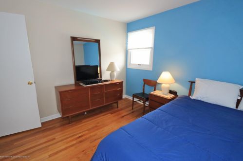 21 Dover Ave, Lavallette NJ 08735-2704 exterior