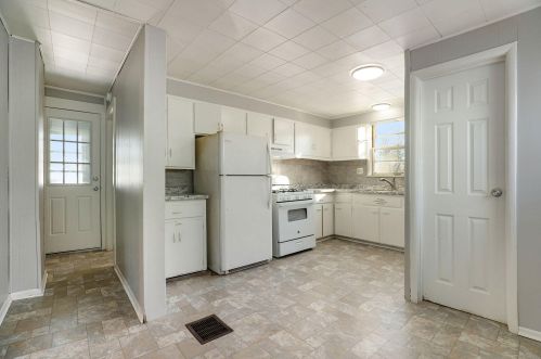 202 Leonard St, Grand Rapids MI 49503-0010 exterior